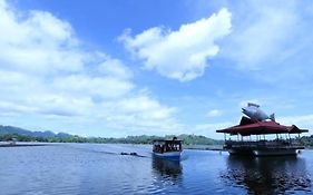 Punta Isla Lake Resort